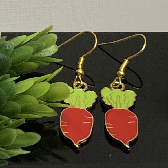 Beet Earring, Vegetable Earring, Funny Food Earring, Gift Idea, Silly Earring - Picture 1 of 4